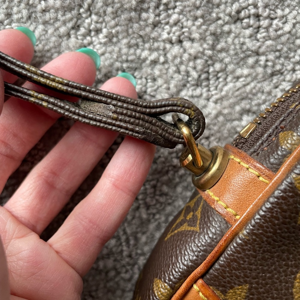 Authentic Louis Vuitton Marly Clutch - Picture 5 of 16